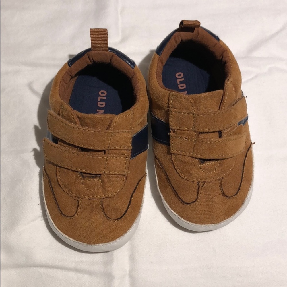 Old Navy Infant/Toddler brown sneakers 12-18m